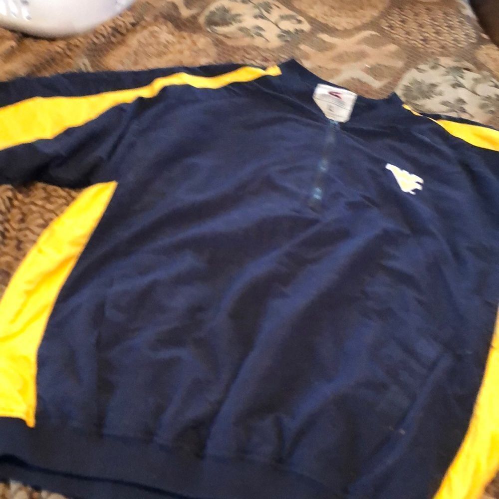 Coloseum Athletics size XL short sleeved windbreak